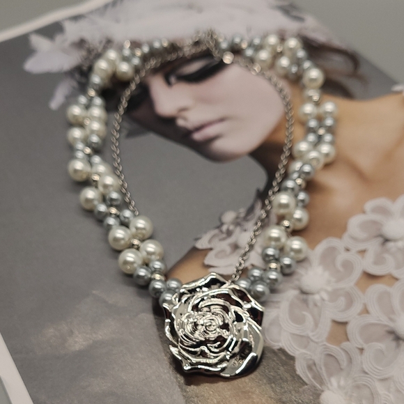 Vintage Silver 3D Rose Double-Layer Faux Pearl Silver Choker Necklace - Picture 4 of 10